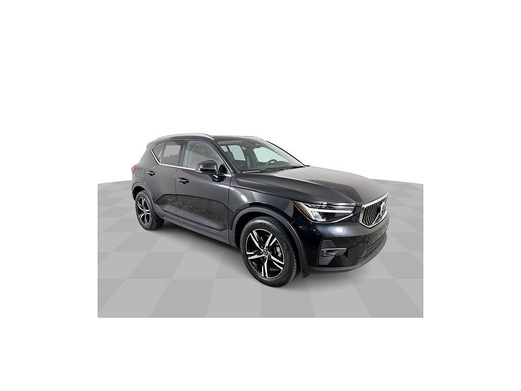 2023 Volvo XC40 B5 Plus Bright