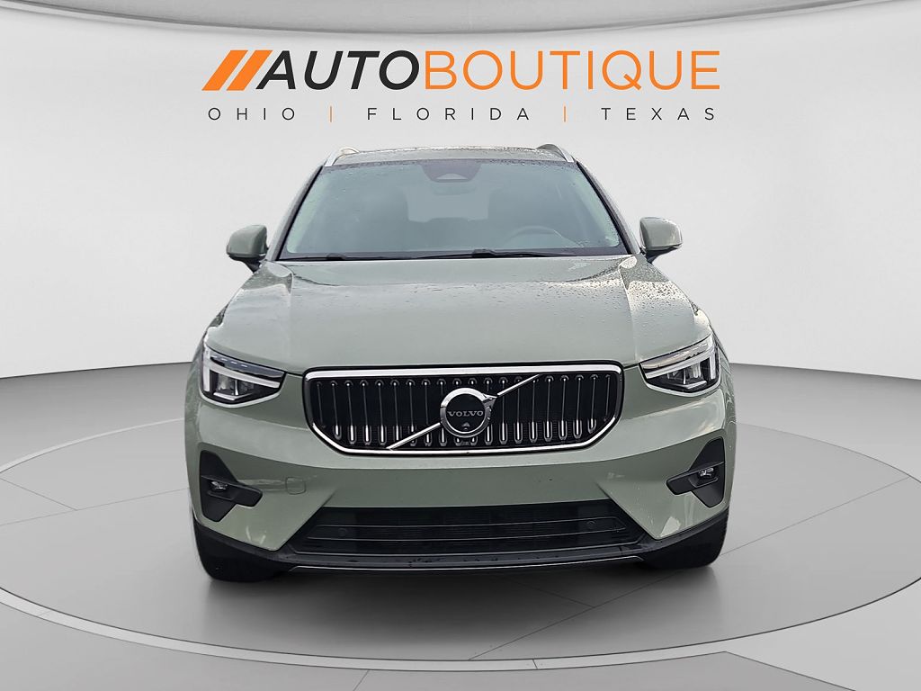 2024 Volvo XC40 B5 Plus Bright