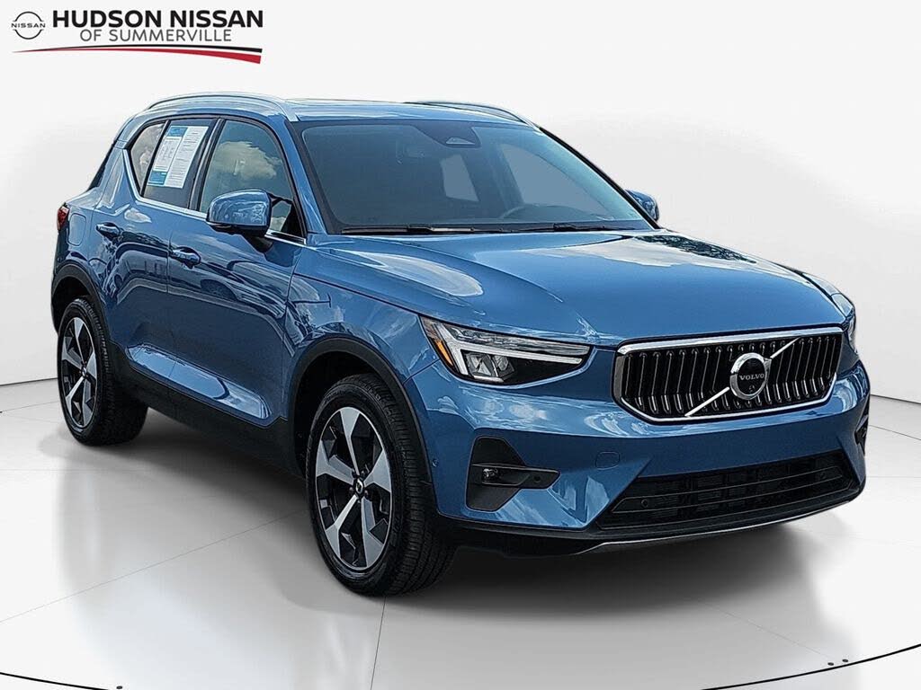 2025 Volvo XC40 B5 Plus Bright