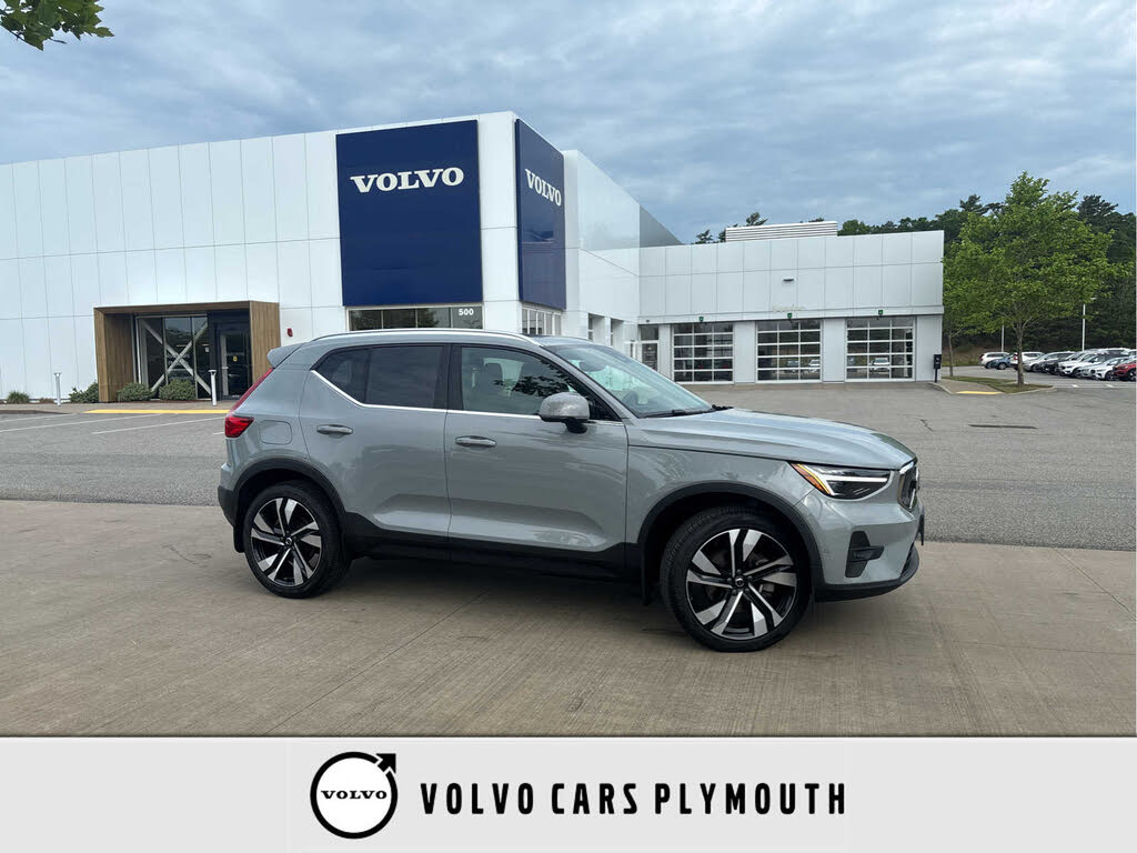 2024 Volvo XC40 B5 Ultimate Bright
