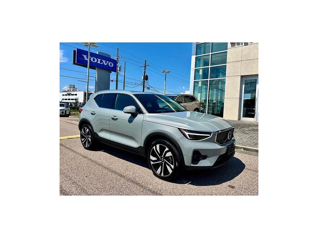 2024 Volvo XC40 B5 Ultimate Bright