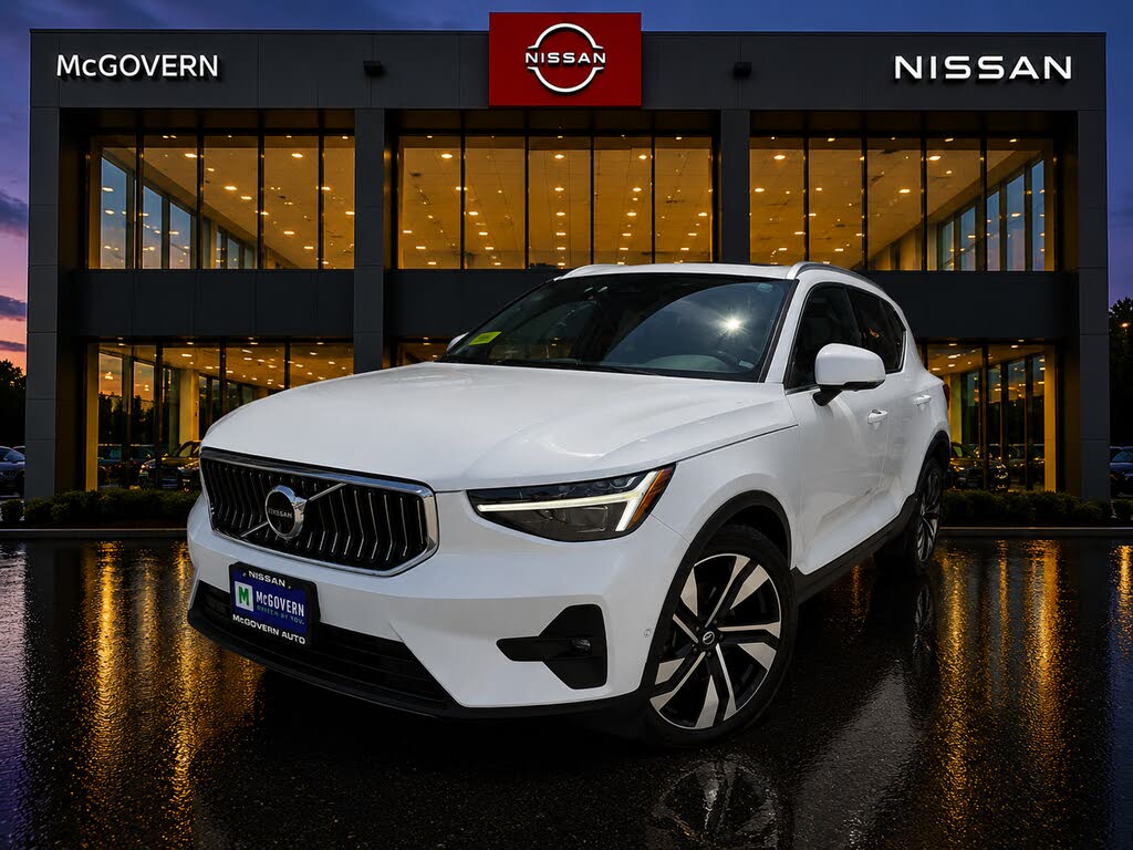 2024 Volvo XC40 B5 Ultimate Bright
