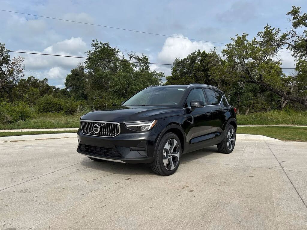 2025 Volvo XC40 B5 Core Bright