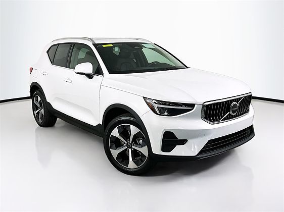 2025 Volvo XC40 B5 Core Bright