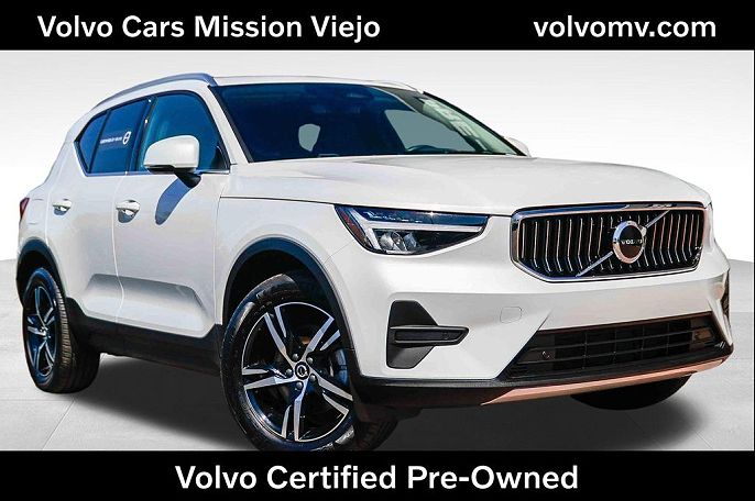 2025 Volvo XC40 Core Bright Theme