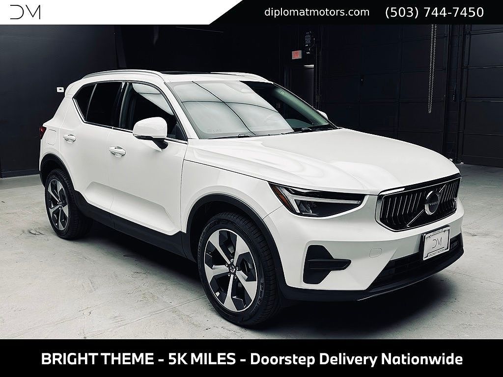 2025 Volvo XC40 B5 Core Bright