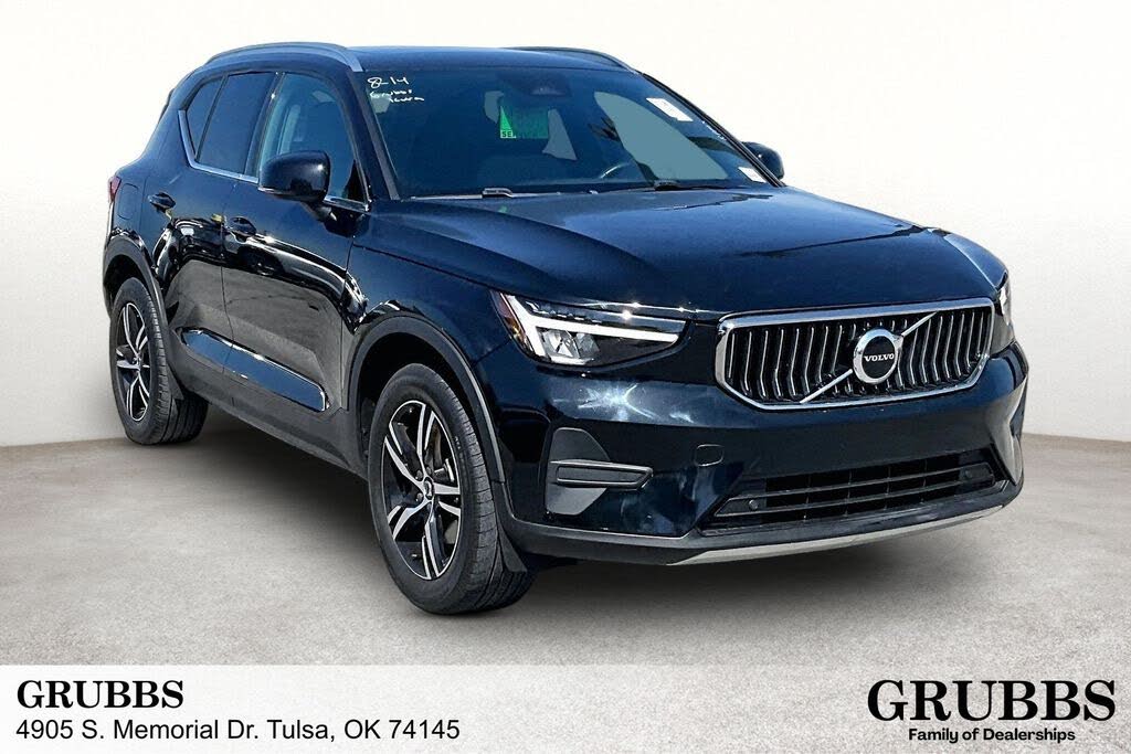 2025 Volvo XC40 B5 Core Bright