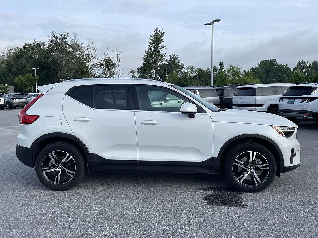 2025 Volvo XC40 Core Bright Theme