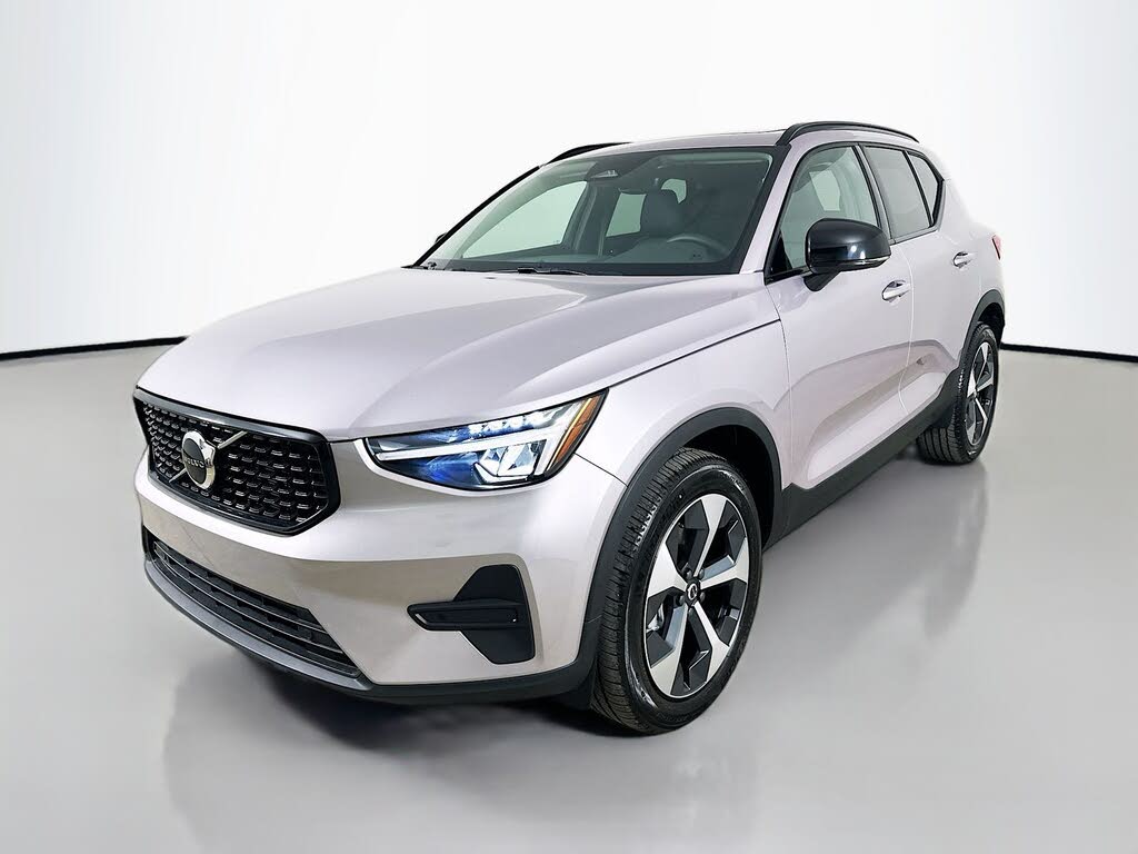 2026 Volvo XC40 B5 Core