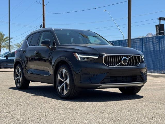 2025 Volvo XC40 B5 Core Bright