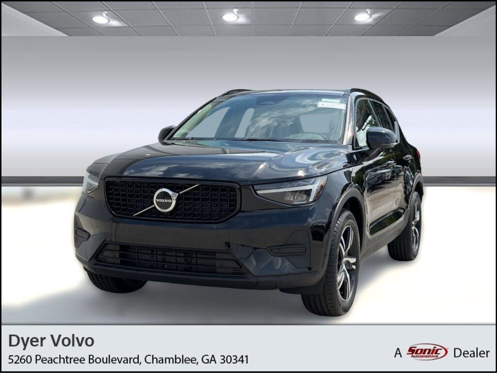 2026 Volvo XC40 B5 Core
