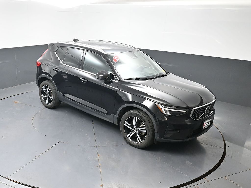 2025 Volvo XC40 B5 Core Bright