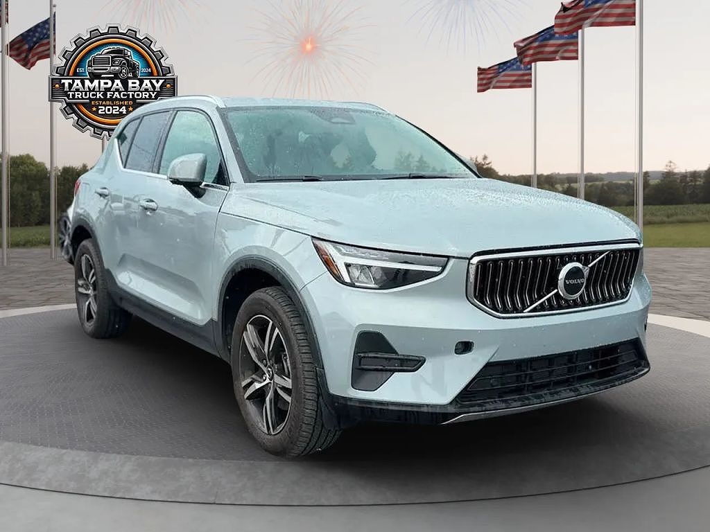 2025 Volvo XC40 B5 Core Bright
