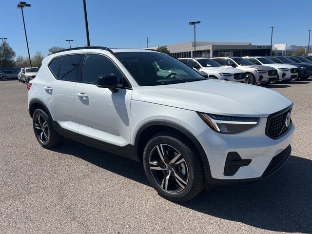 2026 Volvo XC40 B5 Core