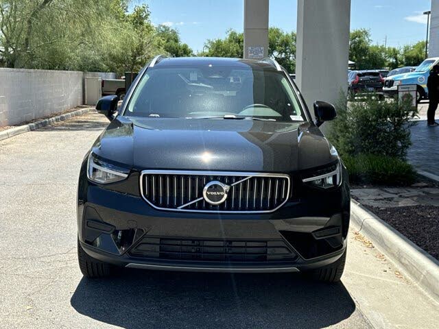 2025 Volvo XC40 B5 Core Bright