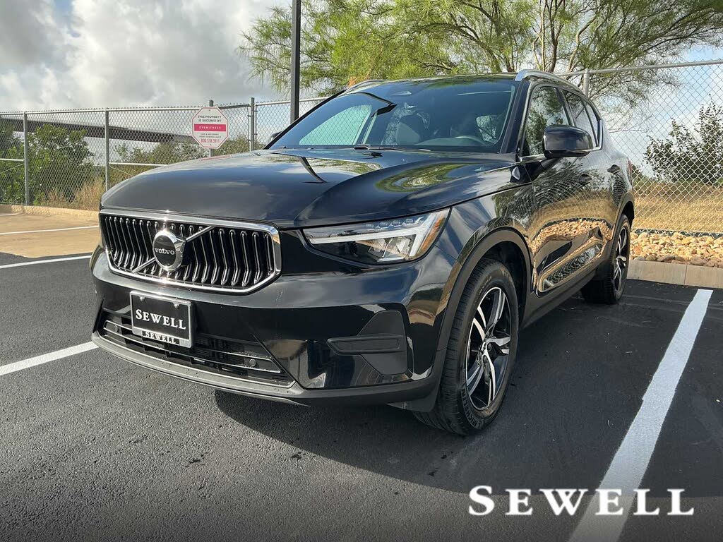 2025 Volvo XC40 B5 Core Bright