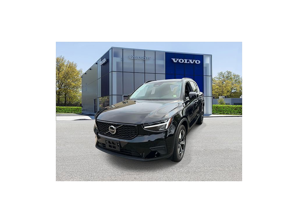 2026 Volvo XC40 B5 Core
