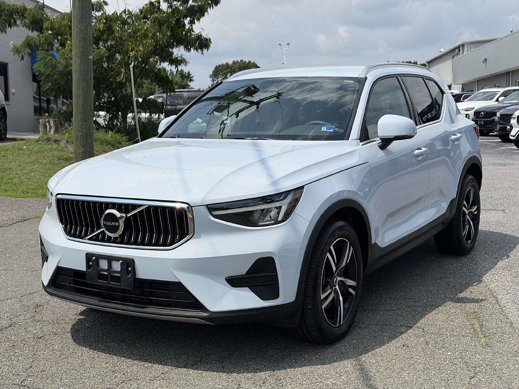 2024 Volvo XC40 B5 Core