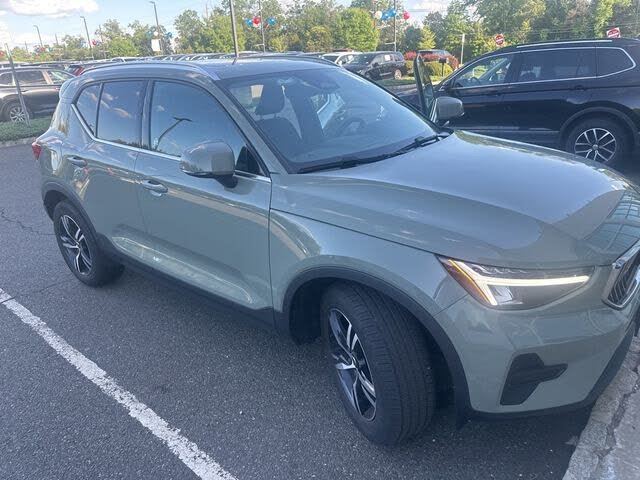 2024 Volvo XC40 B5 Core Dark