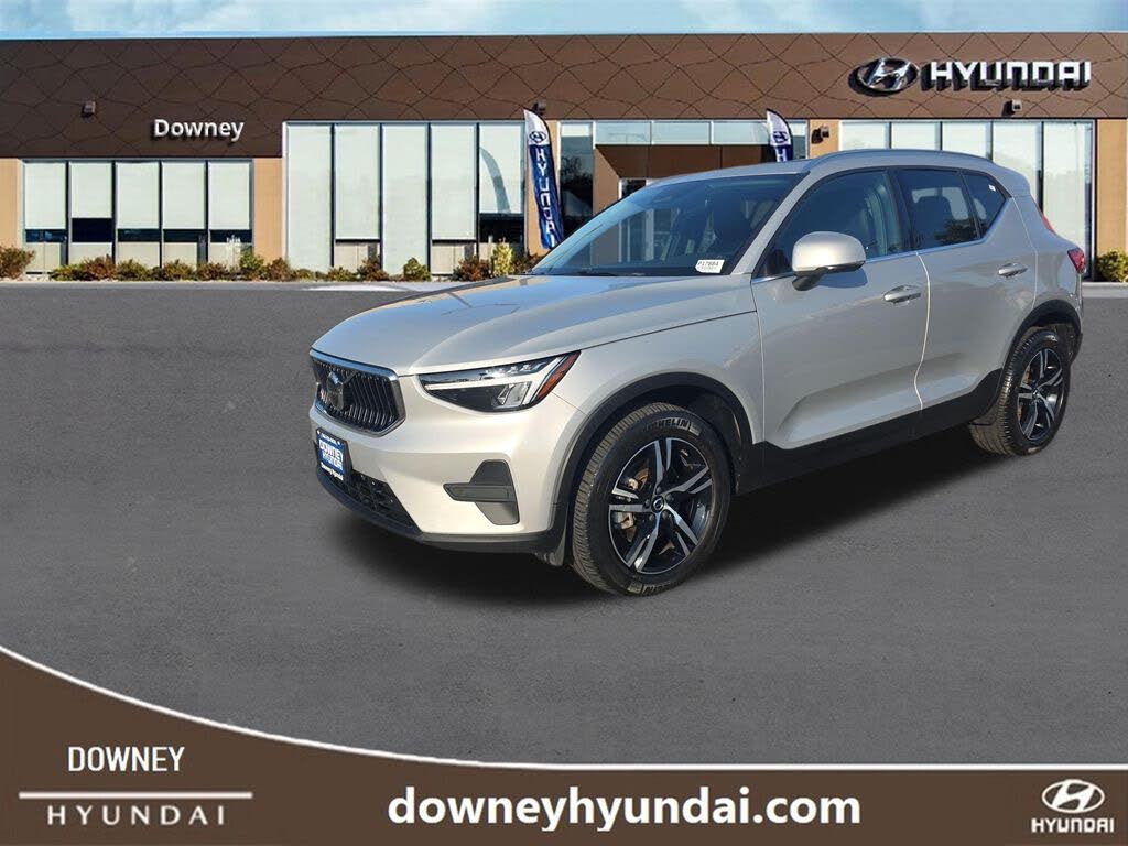 2024 Volvo XC40 B5 Core Dark