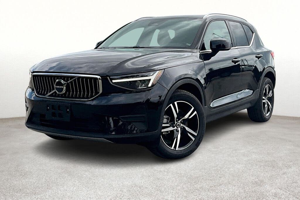 2024 Volvo XC40 B5 Core Dark