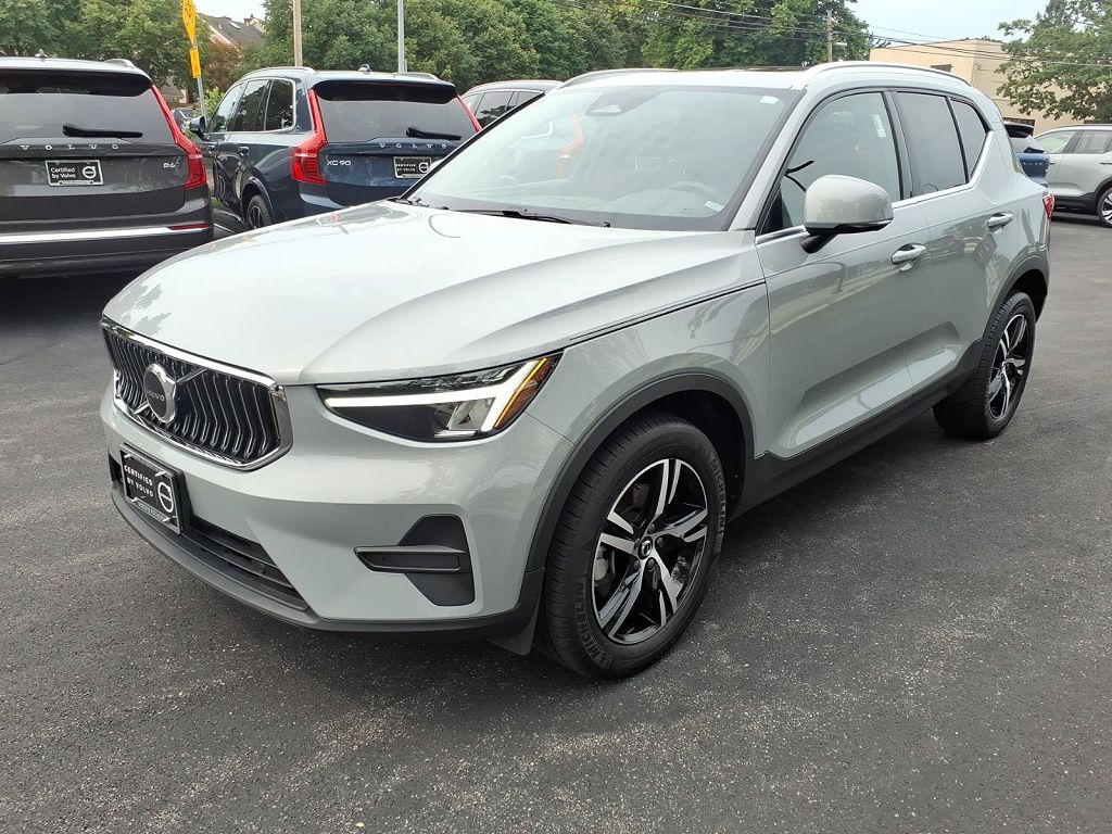 2024 Volvo XC40 B5 Core