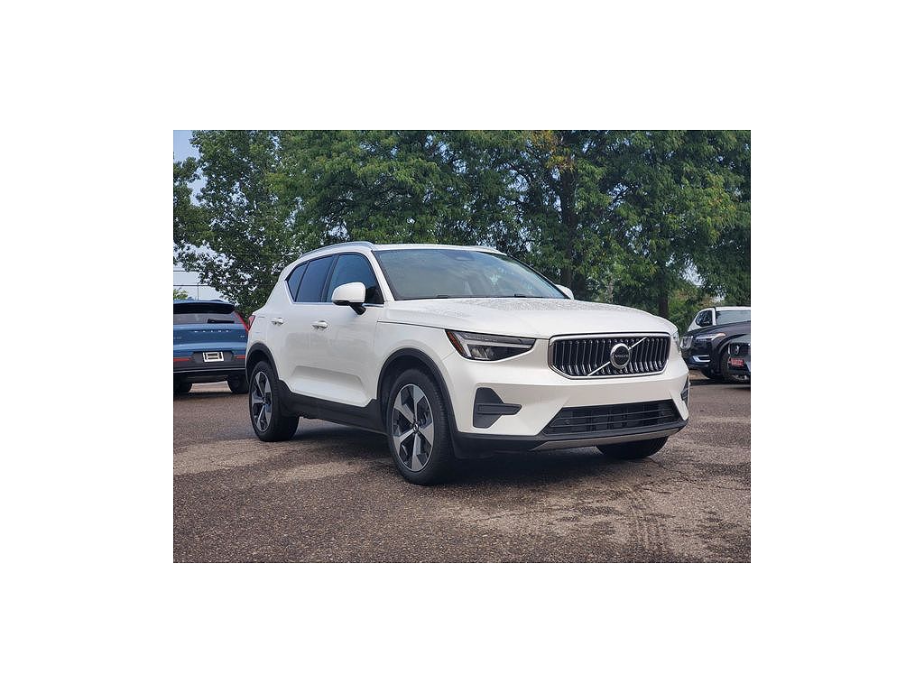 2024 Volvo XC40 B5 Core