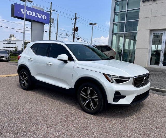 2024 Volvo XC40 B5 Core Dark