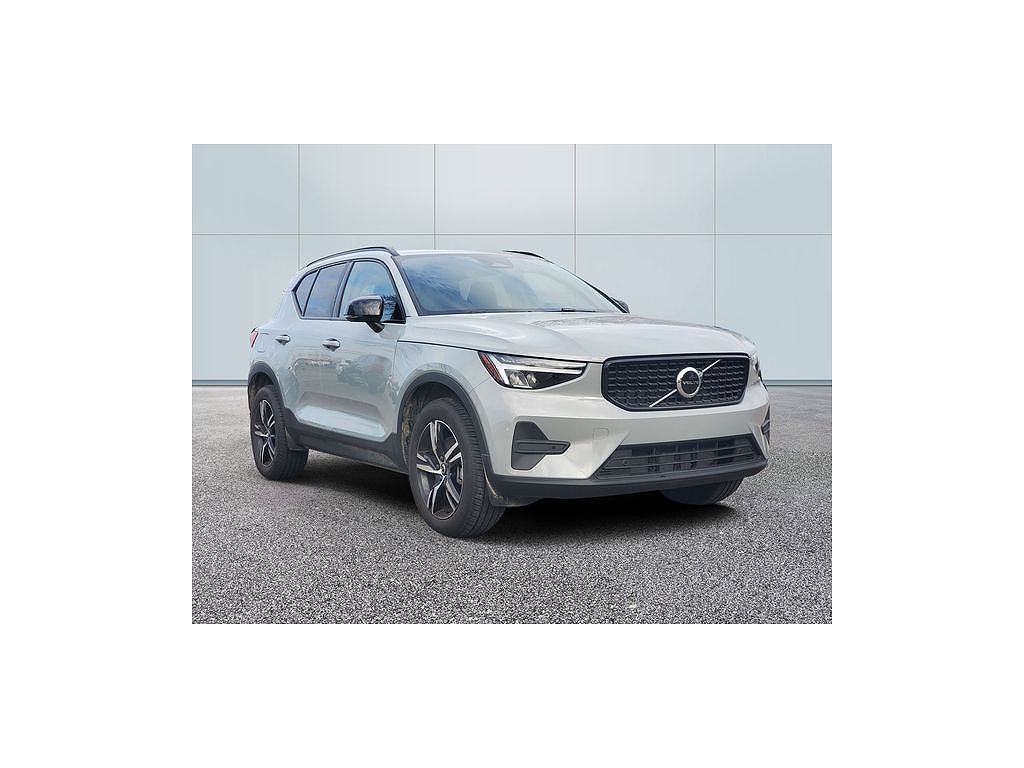 2026 Volvo XC40 B5 Core
