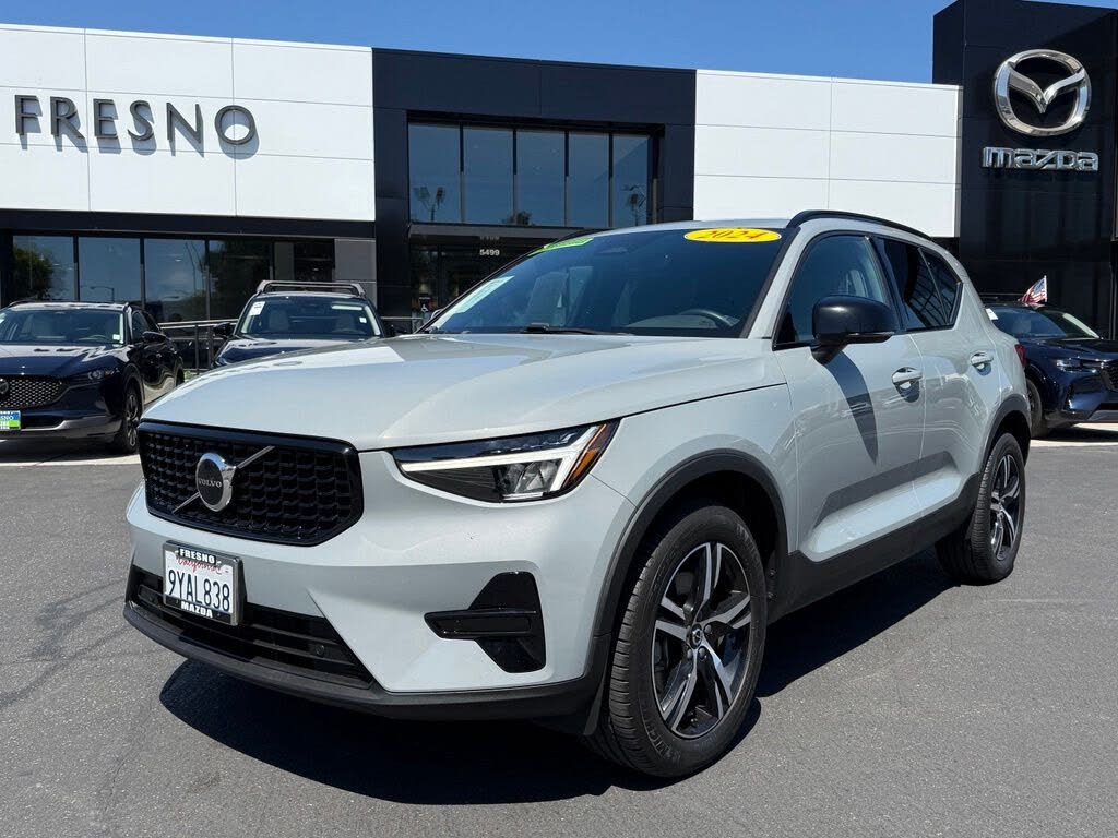 2024 Volvo XC40 B5 Core Dark