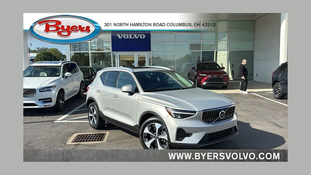 2024 Volvo XC40 B5 Core Dark