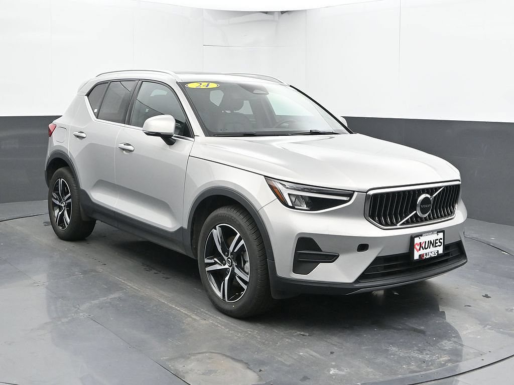 2024 Volvo XC40 B5 Core