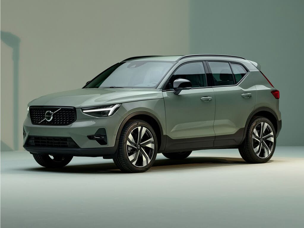 2024 Volvo XC40 B5 Core Dark