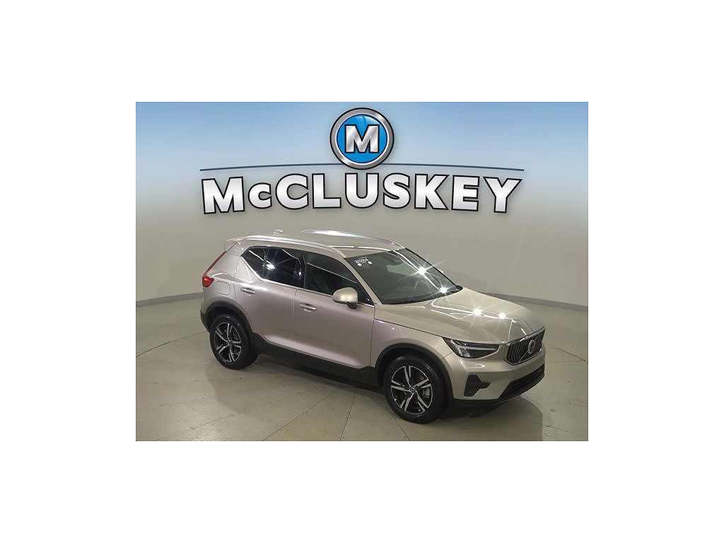 2024 Volvo XC40 B5 Core Dark
