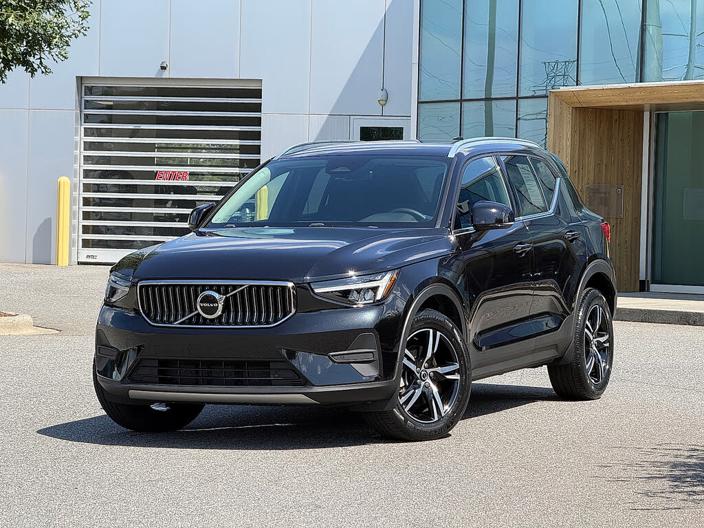 2024 Volvo XC40 B5 Core Dark