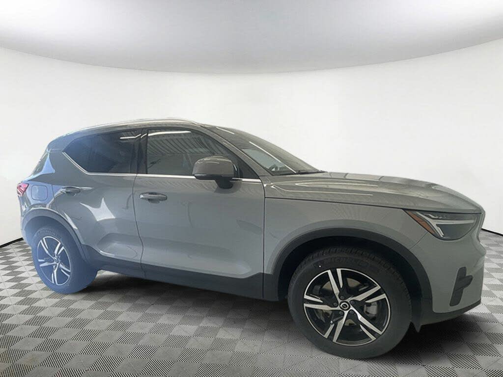 2024 Volvo XC40 B5 Core Dark