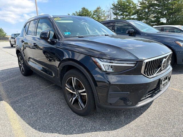 2024 Volvo XC40 B5 Core Dark