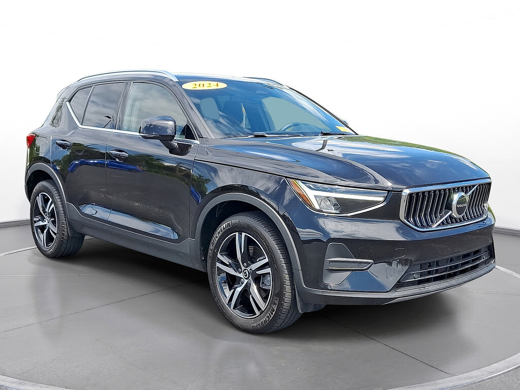 2024 Volvo XC40 B5 Core Dark
