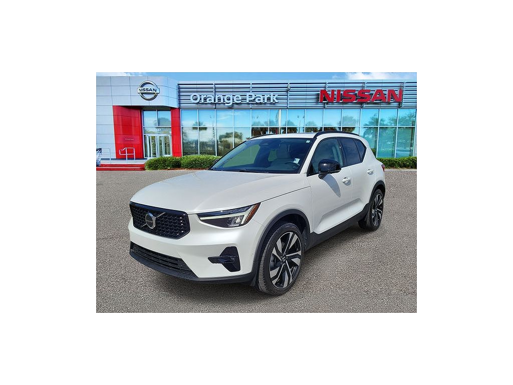 2024 Volvo XC40 B5 Plus Dark
