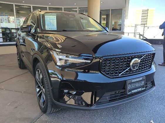 2024 Volvo XC40 B5 Plus Dark