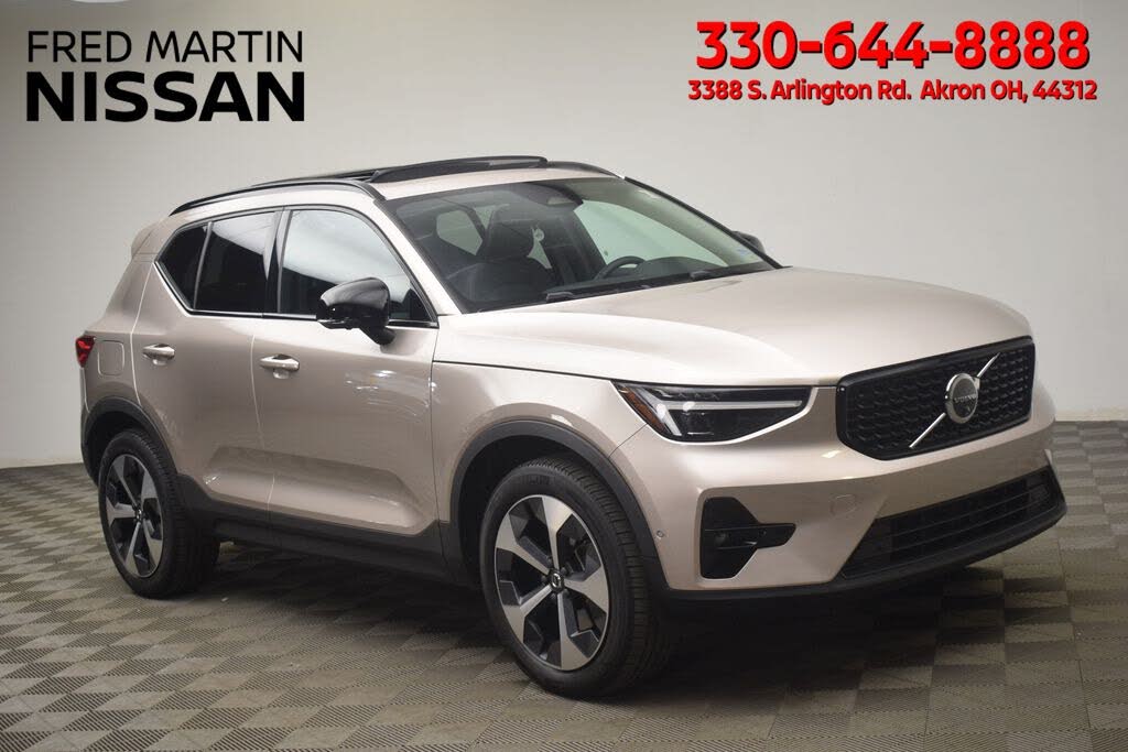2024 Volvo XC40 B5 Plus Dark