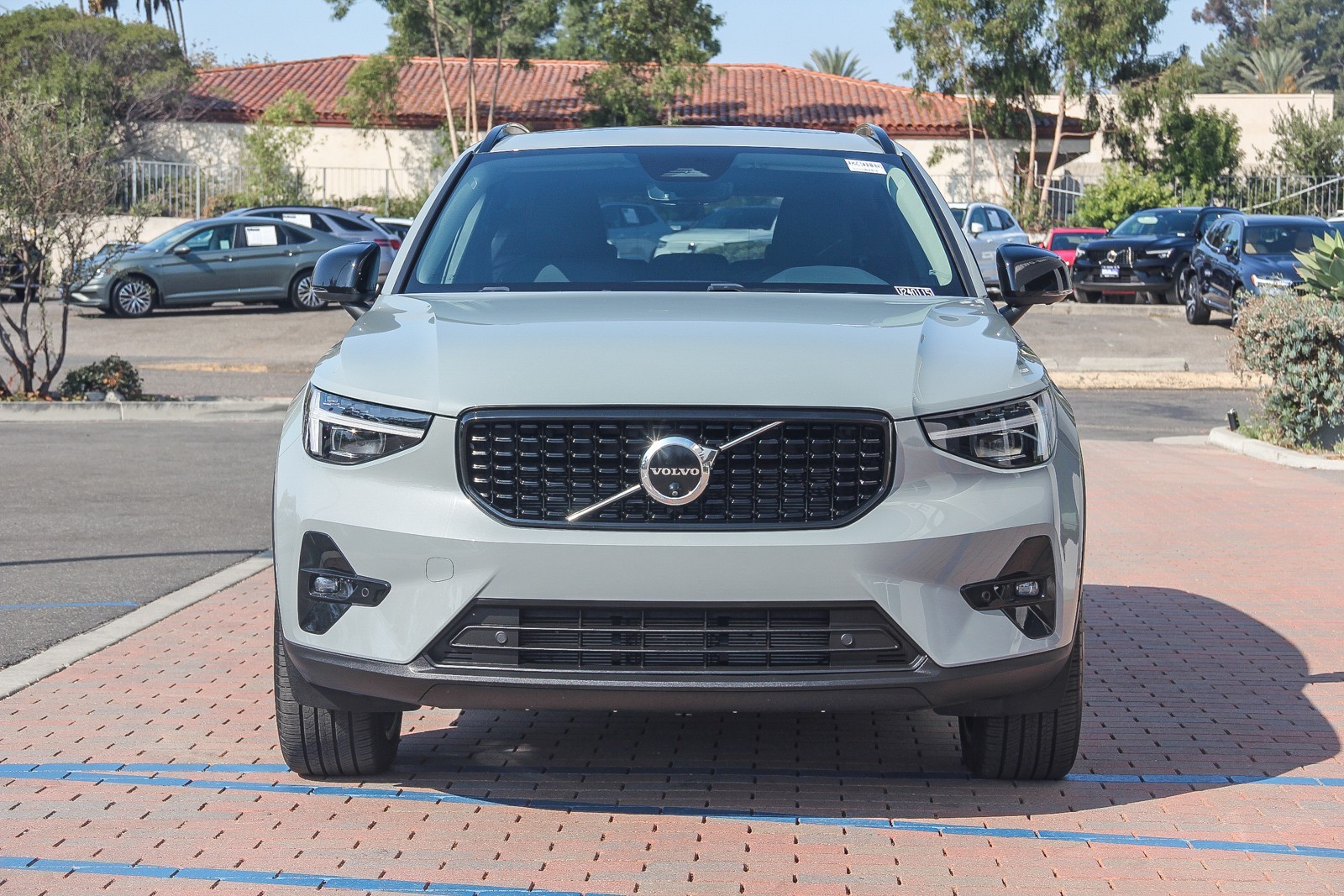 2024 Volvo XC40 B5 Plus Dark