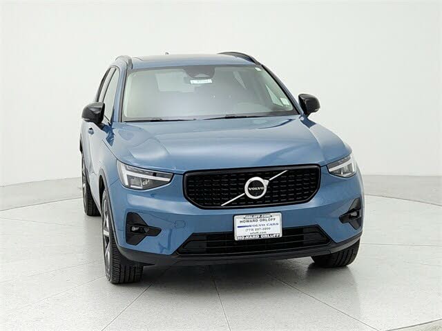 2024 Volvo XC40 B5 Plus Dark