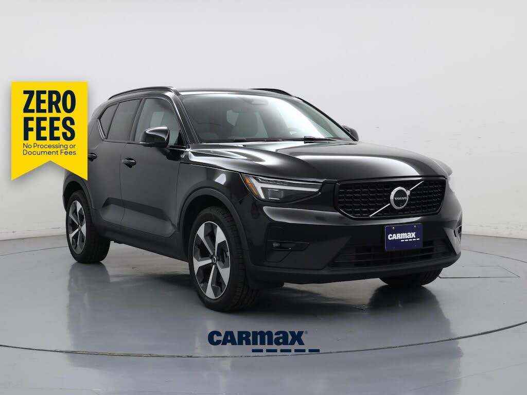 2024 Volvo XC40 B5 Plus Dark