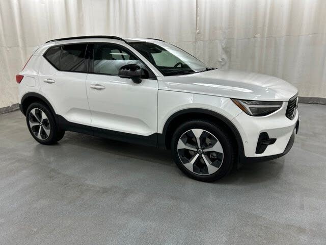 2024 Volvo XC40 B5 Plus Dark