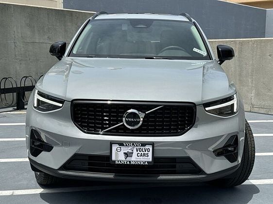 2024 Volvo XC40 B5 Plus Dark
