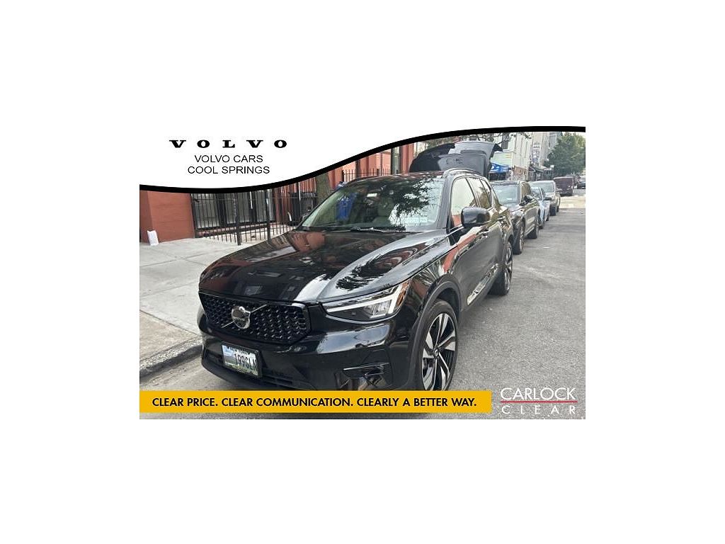 2024 Volvo XC40 B5 Plus Dark