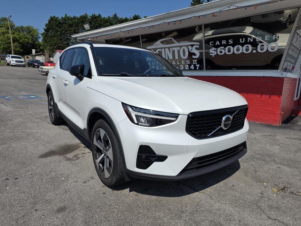 2023 Volvo XC40 B5 Plus Dark