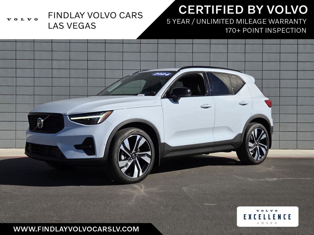 2024 Volvo XC40 B5 Ultimate Dark