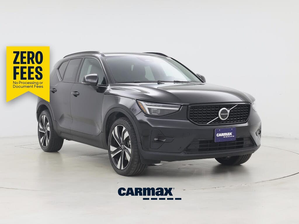 2023 Volvo XC40 B5 Ultimate Dark